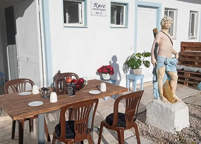 Rose Apartments Mesonghi